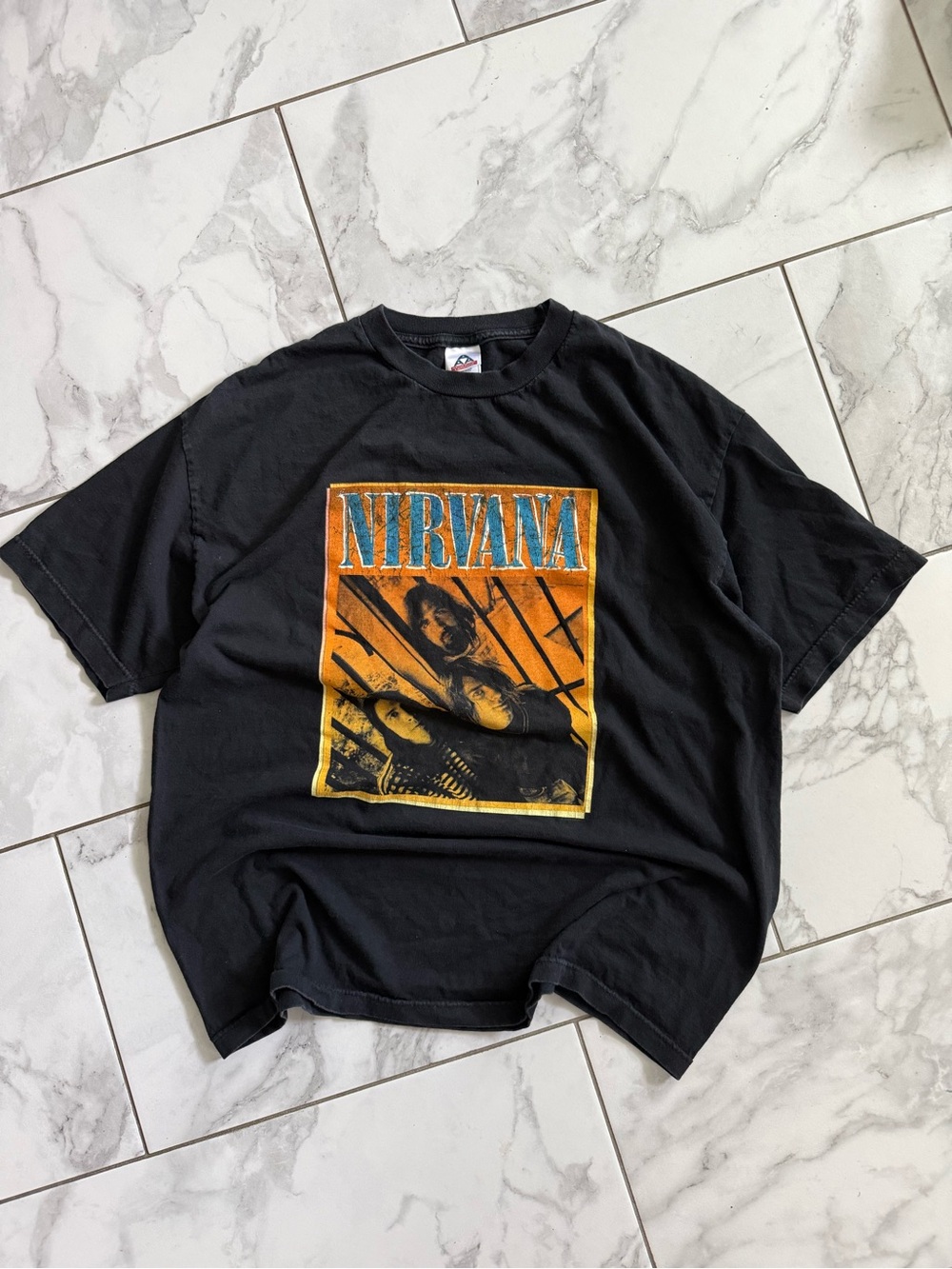 Vintage Nirvana y2k Grunge Kurt Cobain Graphic Boxy Alternative Rock Band Shirt